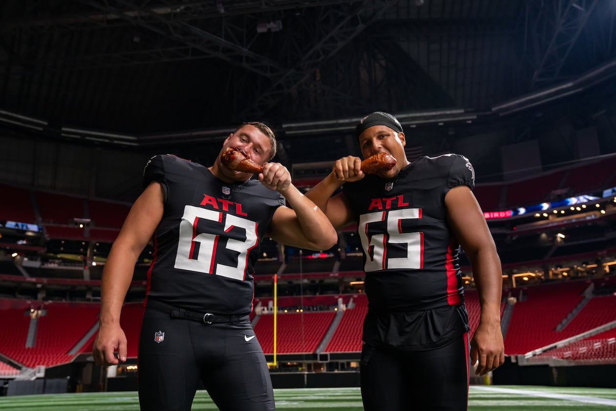 Atlanta Falcons offensive linemen Chris Lindstrom (left) and Matthew Bergeron. (Courtesy of Levy Restaurants)