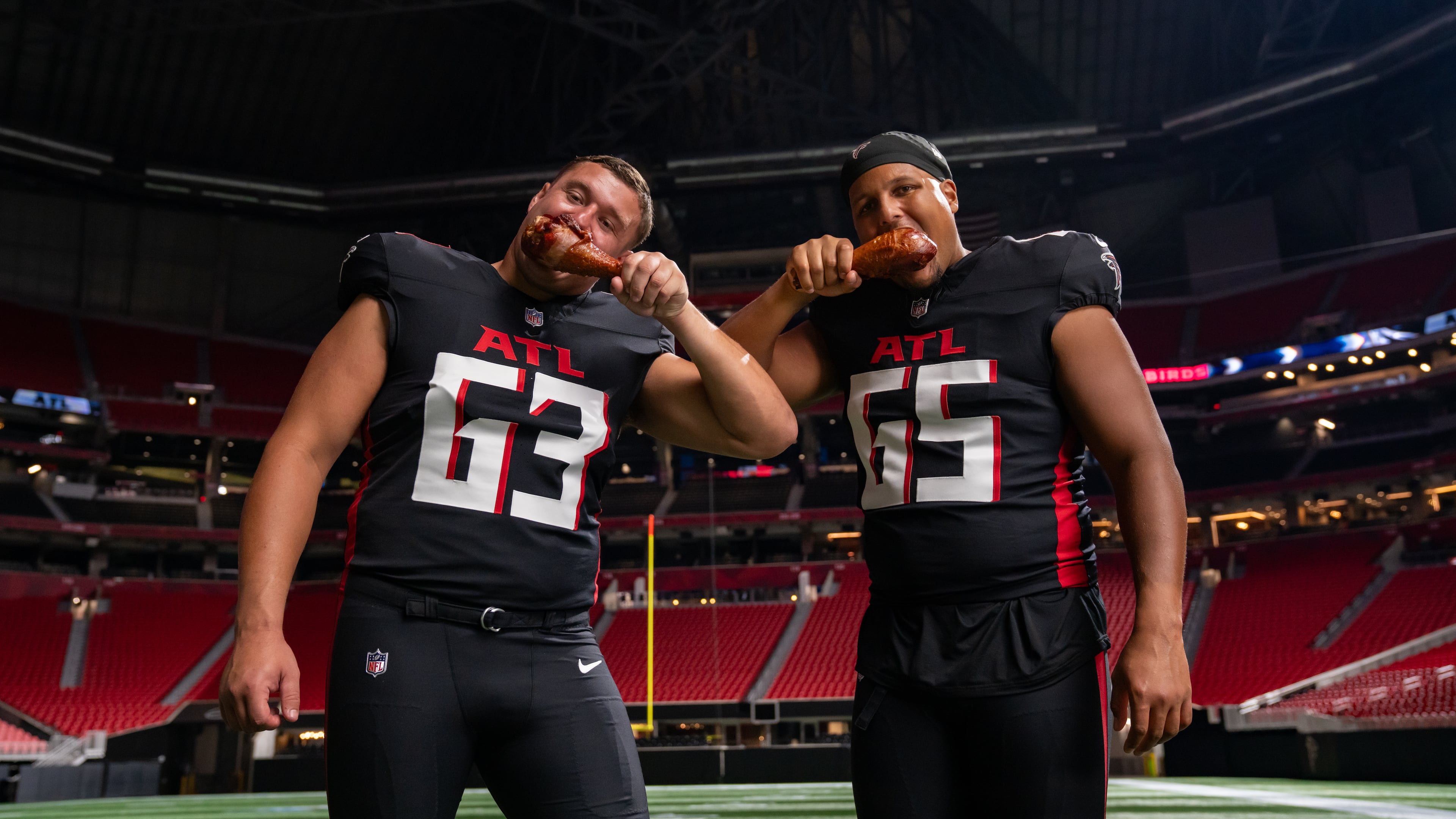 Atlanta Falcons offensive linemen Chris Lindstrom (left) and Matthew Bergeron. (Courtesy of Levy Restaurants)
