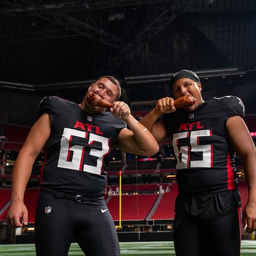 Atlanta Falcons offensive linemen Chris Lindstrom (left) and Matthew Bergeron. (Courtesy of Levy Restaurants)