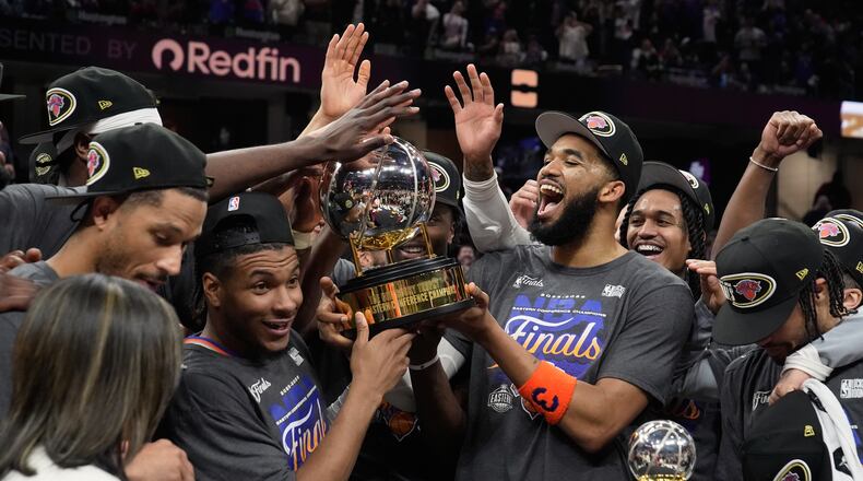 The New York Knicks hold the Eastern Conference Championship trophy after Game 4 in the Eastern Conference finals NBA basketball playoffs series against the Cleveland Cavaliers in Cleveland, Monday, May 25, 2026. (AP Photo/Sue Ogrocki)