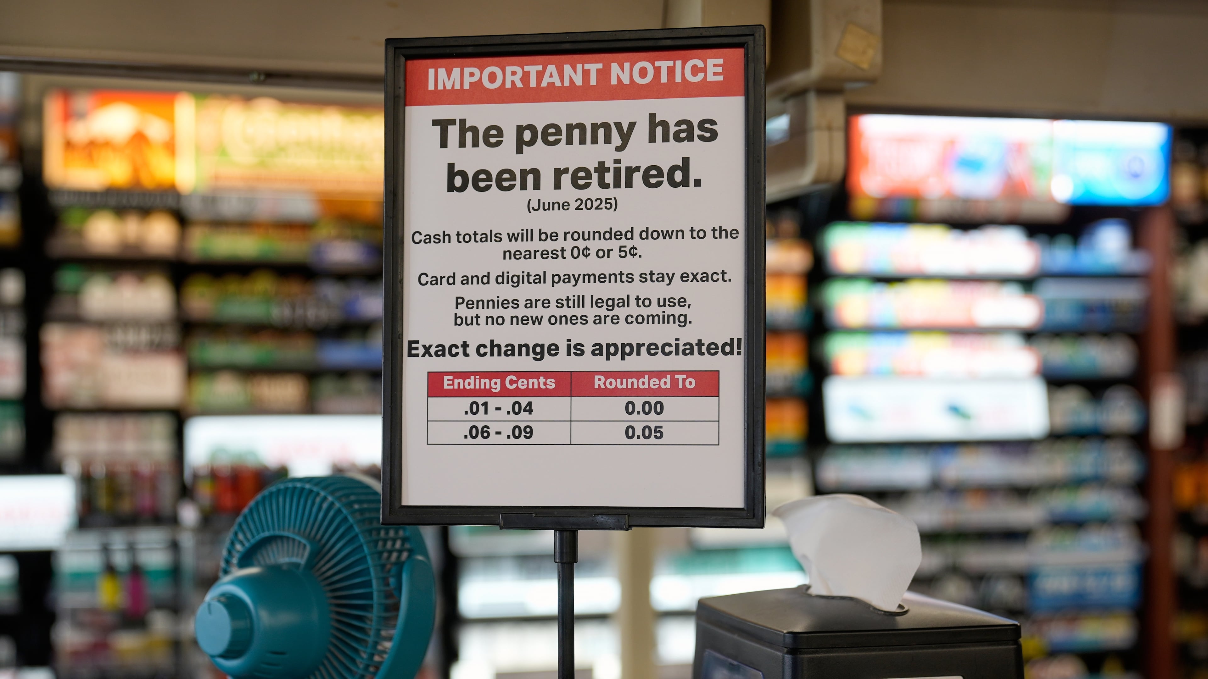 A sign in a Kwik Trip store shows the store will no longer be using pennies to give change, on Oct. 23, 2025, in Yorkville, Wis. (AP Photo/Morry Gash)