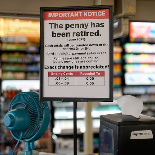 A sign in a Kwik Trip store shows the store will no longer be using pennies to give change, on Oct. 23, 2025, in Yorkville, Wis. (AP Photo/Morry Gash)