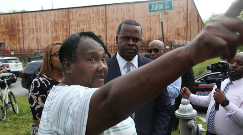 English Avenue resident Thelma Bentoan asks Mayor Kasim Reed about the Anti-Displacement Fund in April 2017. (HENRY TAYLOR / HENRY.TAYLOR@AJC.COM)