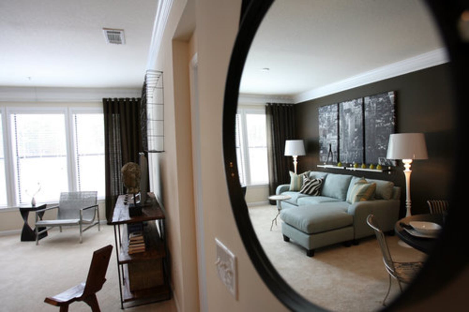 Designers face-off in $10,000 decorating challenge
