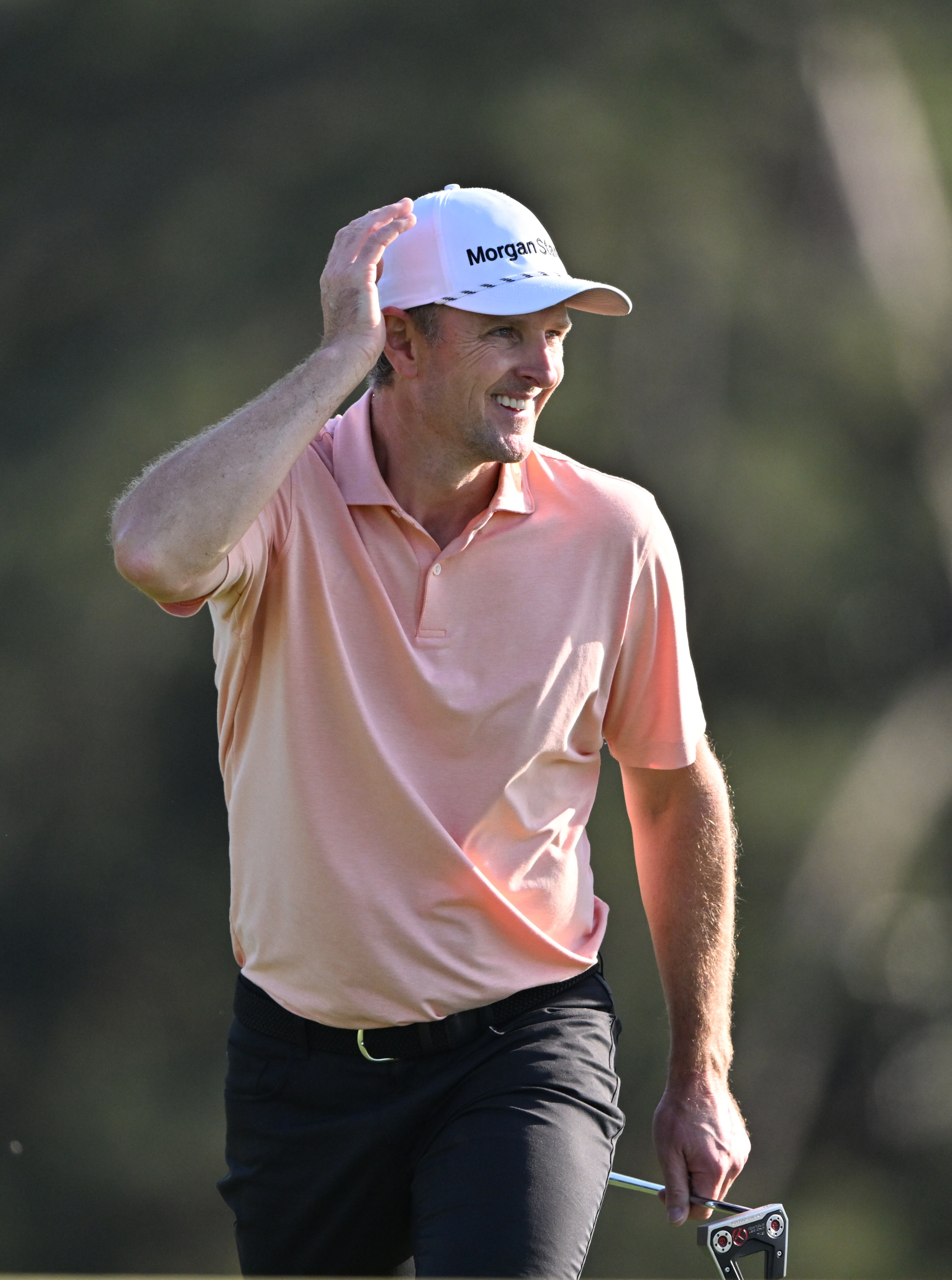 Justin Rose walks up to 18th green during final round of the Masters golf tournament, at Augusta National Golf Club, Sunday, April 13, 2025, in Augusta, Ga. (Hyosub Shin / AJC)