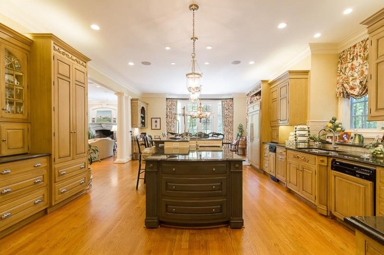 1976 W Paces Ferry Rd NW, Atlanta, GA 30327