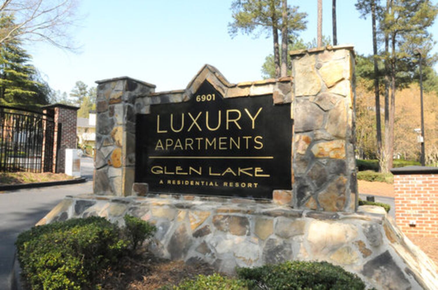 Glen Lake Apartments