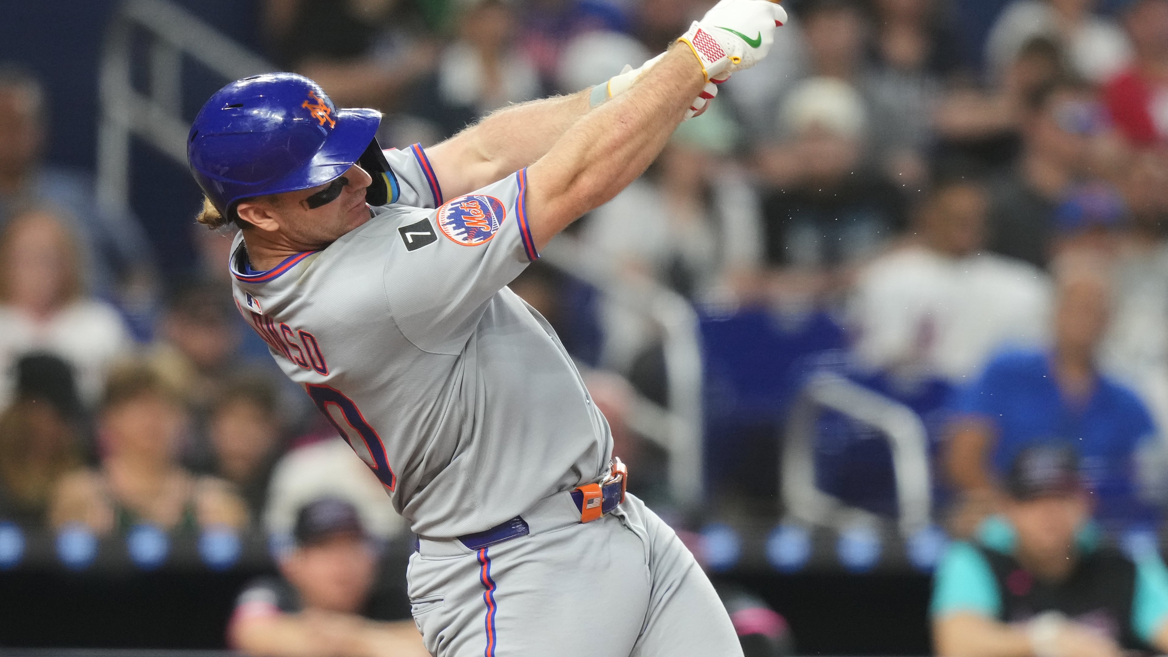 New York Mets' Pete Alonso hits a solo home run during the third inning of a baseball game against the Miami Marlins, Saturday, Sept. 27, 2025, in Miami. (AP Photo/Lynne Sladky)