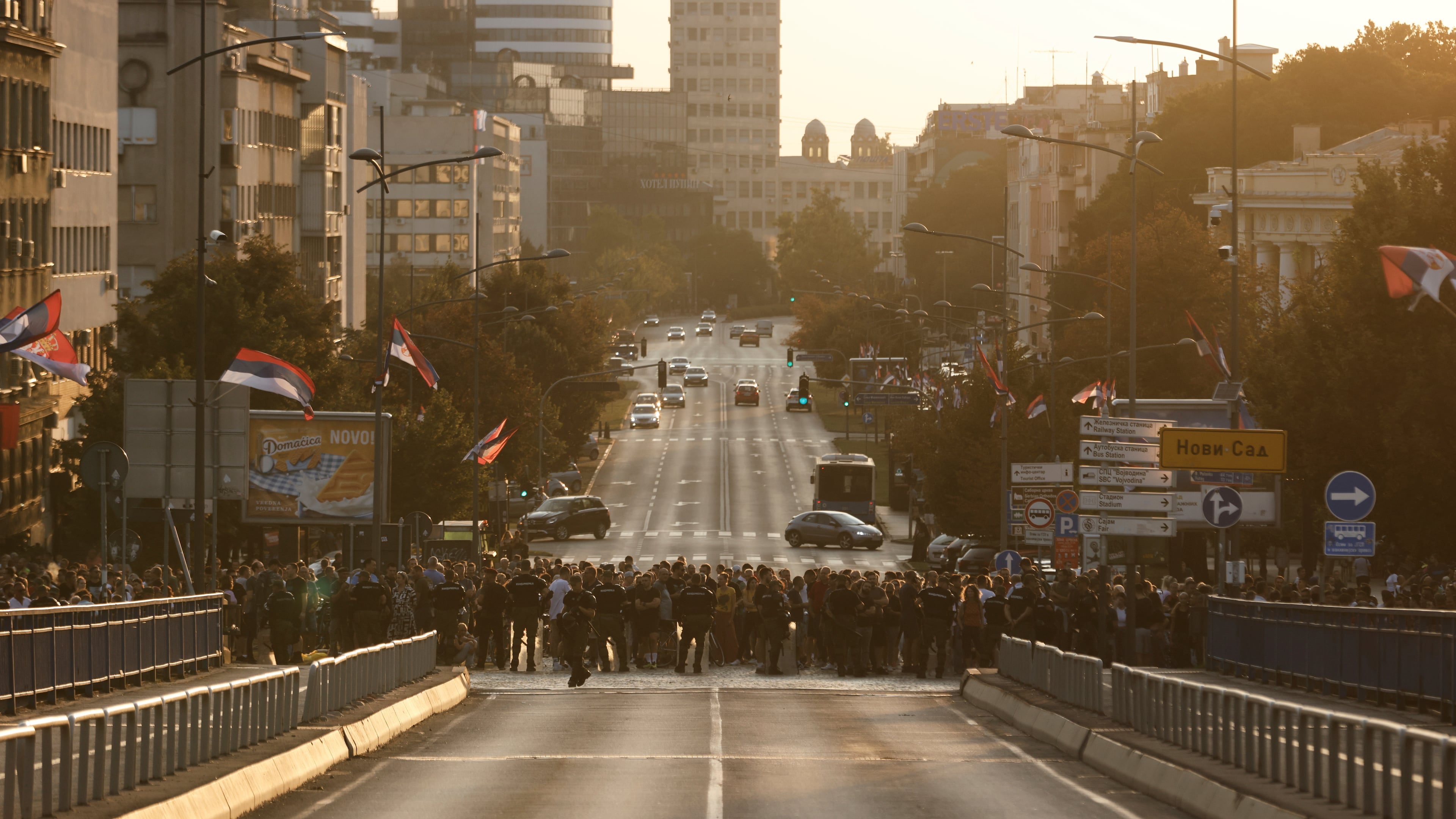 Serbian gendarmerie officers block a bridge to separate anti-government protesters, front, and supporters of Serbian President Aleksandar Vucic in Novi Sad, Serbia, Saturday, Sept. 13, 2025. (AP Photo/Marko Drobnjakovic)