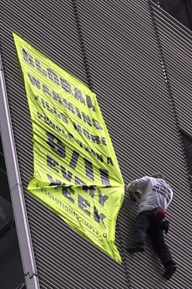 Two daredevils scale New York Times building