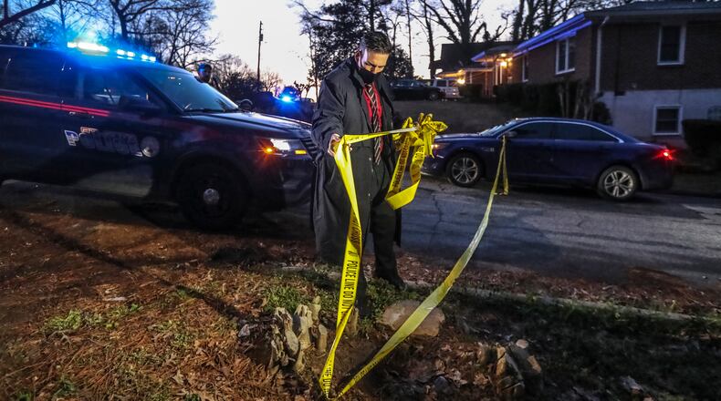 Atlanta homicide detectives on the scene of an investigation this week. (John Spink / John.Spink@ajc.com)