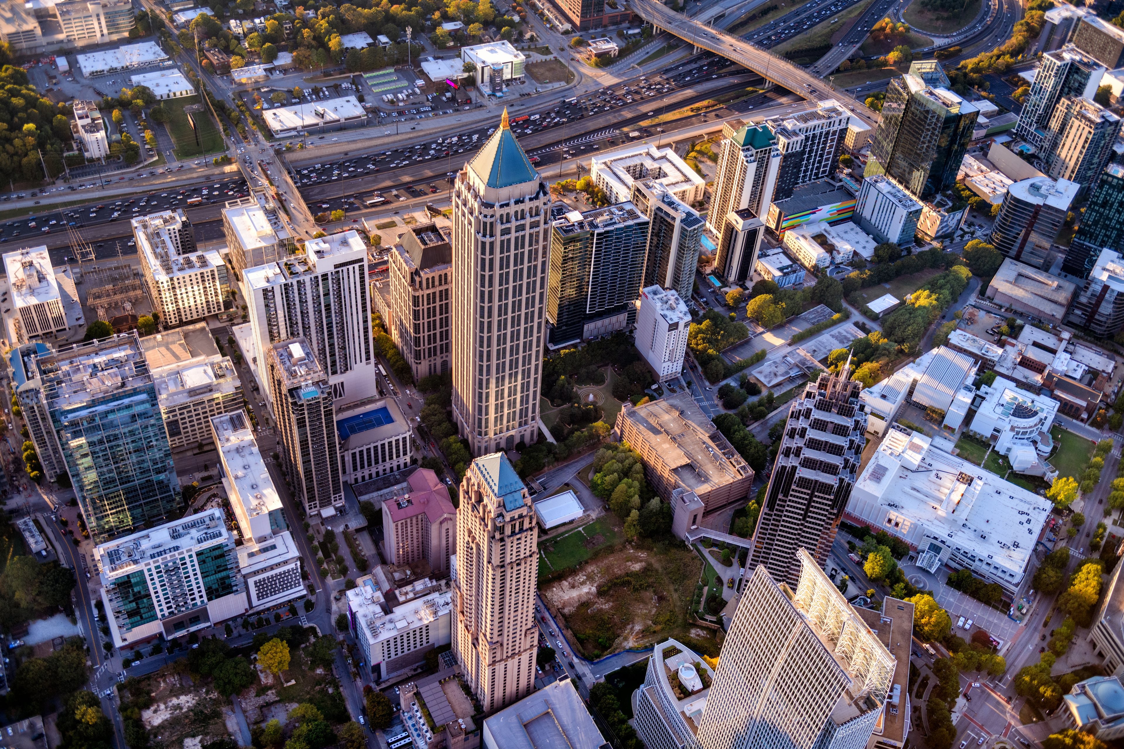 The undeveloped lot at 98 14th St. is slated to be redeveloped into a public greenspace area. In November 2025, the Midtown Alliance selected Field Operations to design the project. (Courtesy of Midtown Alliance)