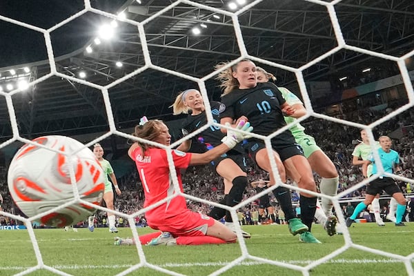 England's Chloe Kelly, center, scores her side's second goal during the Women's Euro 2025 semifinals soccer match between England and Italy at Stade de Geneve in Geneva, Switzerland, Tuesday, July 22, 2025. (AP Photo/Martin Meissner)