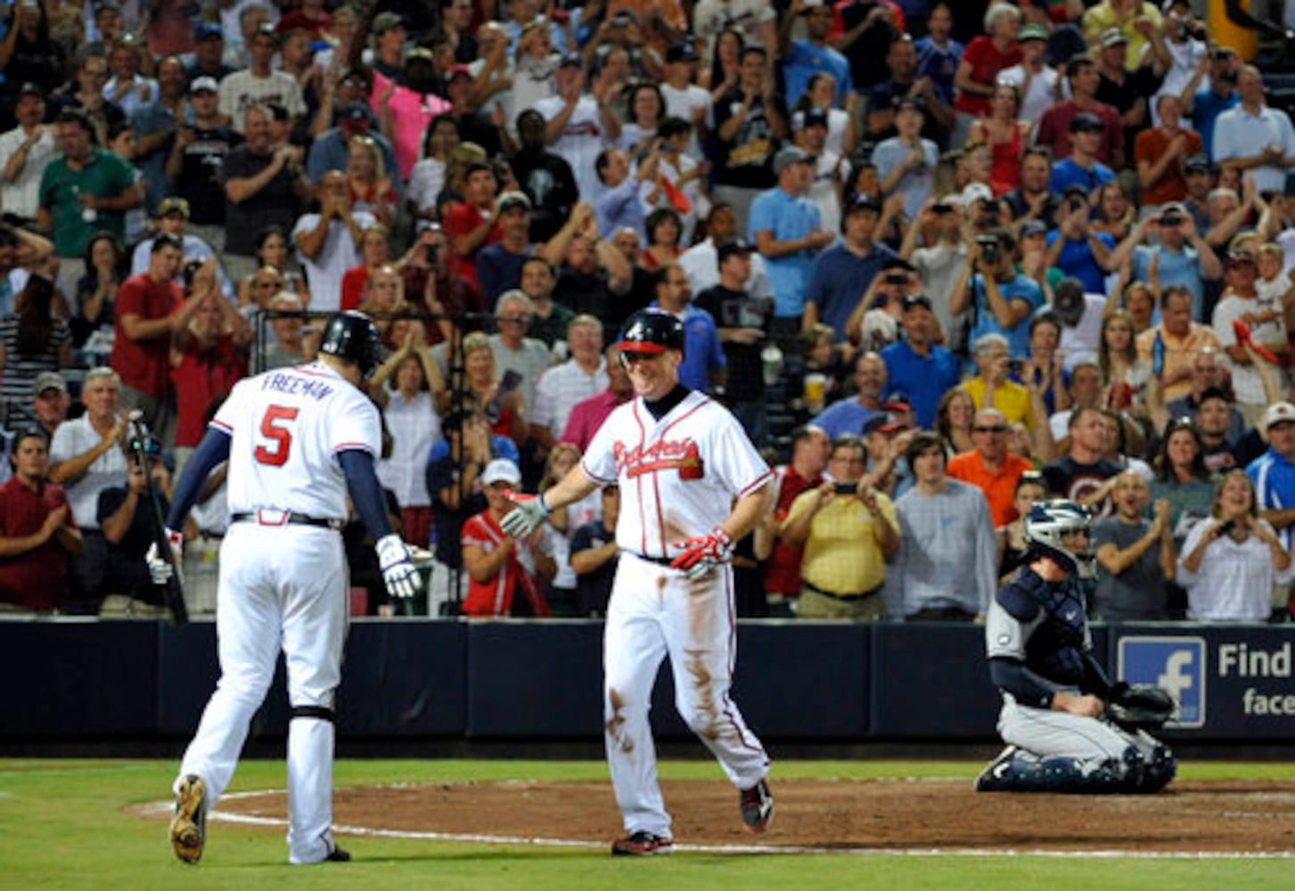 Chipper hits 2 homers on his bobblehead night