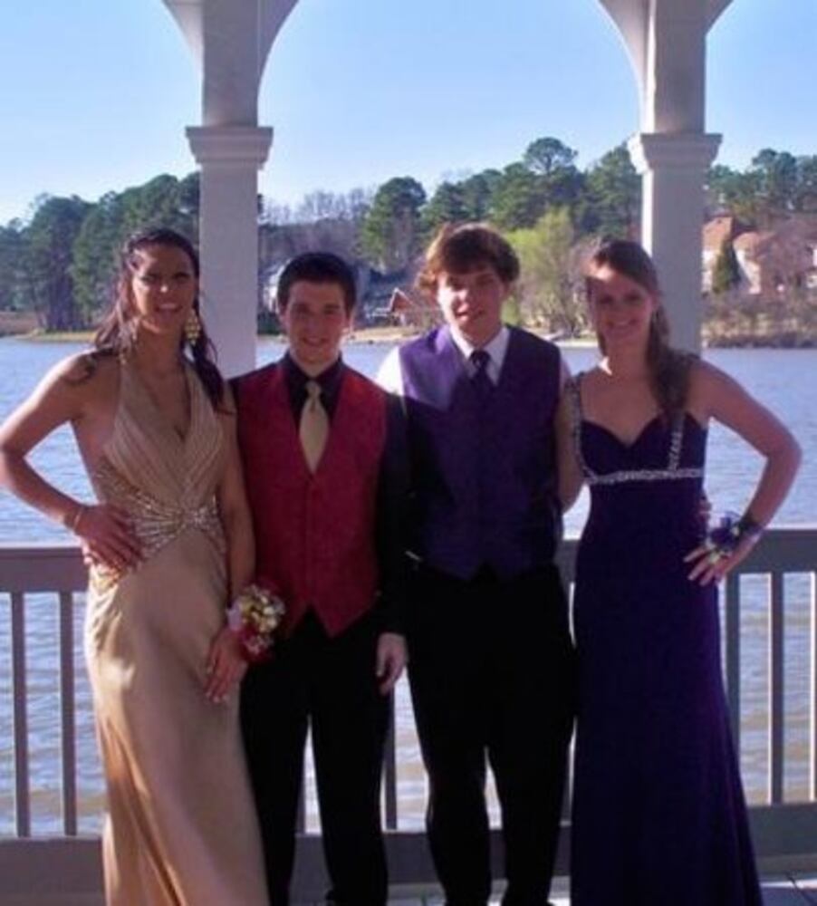 Roswell, Kell, Sequoyah students kick off Prom 2011