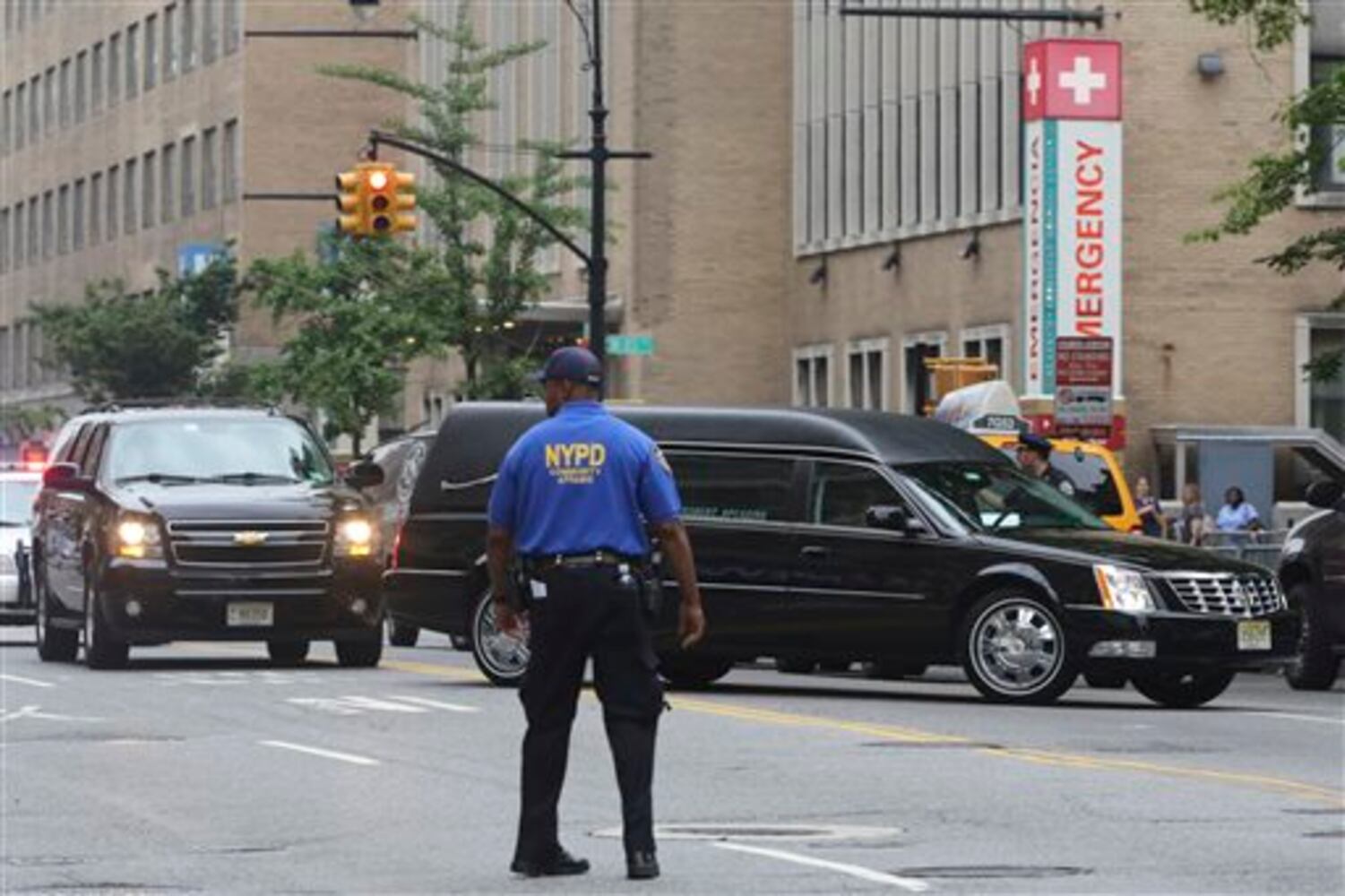 Stars, fans say goodbye to James Gandolfini