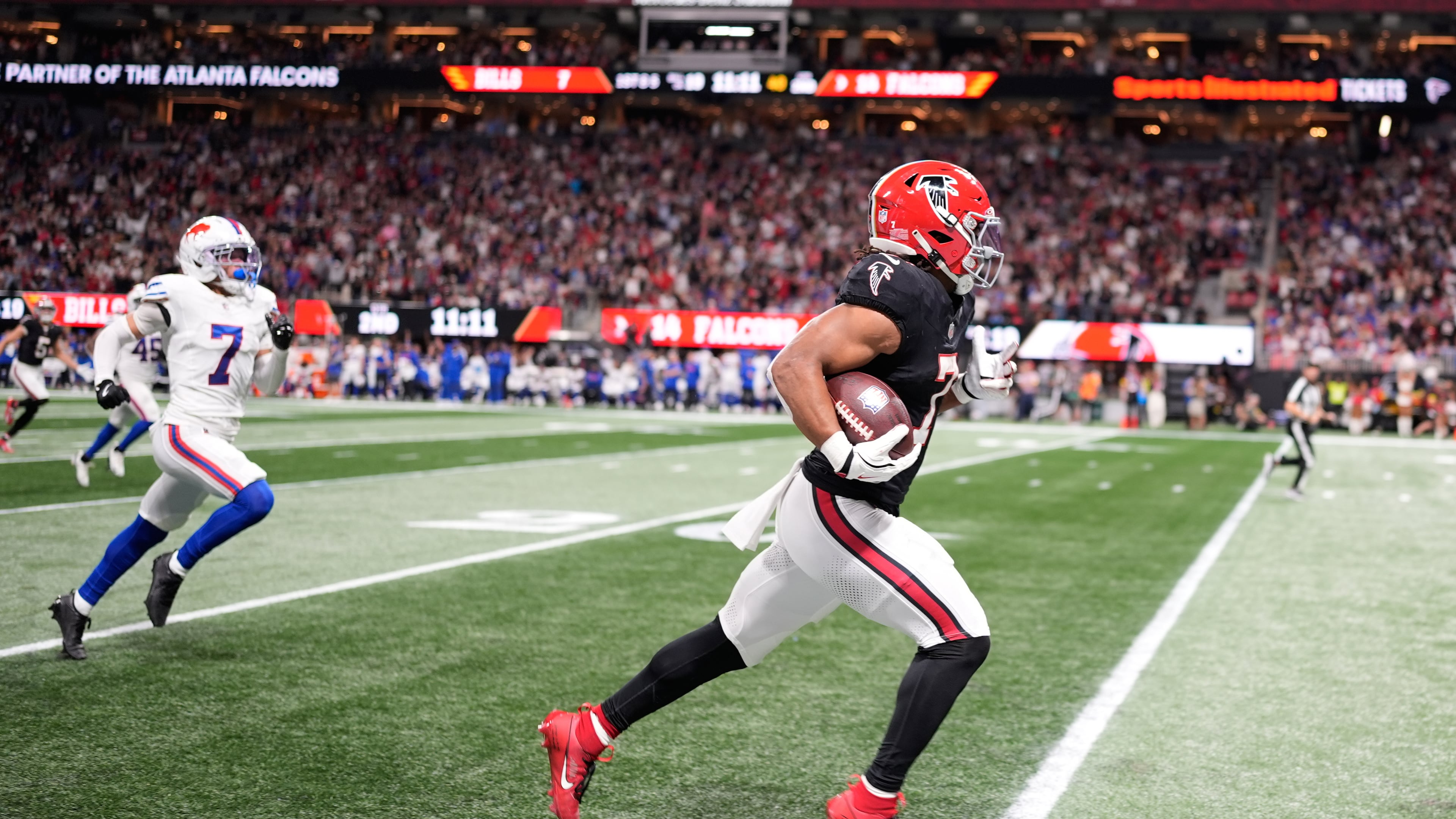 Atlanta Falcons running back Bijan Robinson (7) runs for a touchdown during the first half of an NFL football game against the Buffalo Bills, Monday, Oct. 13, 2025, in Atlanta. (AP Photo/Mike Stewart)