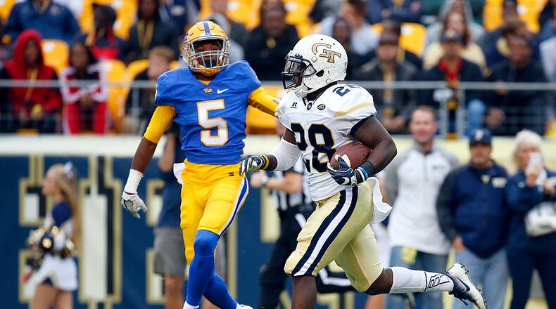 J.J. Green of the Georgia Tech Yellow Jackets returns a kick 96 yards for a touchdown during the game against the Pittsburgh Panthers on October 8, 2016 at Heinz Field in Pittsburgh, Pennsylvania. (Photo by Justin K. Aller/Getty Images)