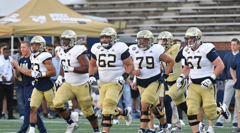 March 17, 2022 Atlanta - Offense players run onto the football field during the 2022 Spring Game at Georgia Tech's Bobby Dodd Stadium in Atlanta on Thursday, March 17, 2022. (Hyosub Shin / Hyosub.Shin@ajc.com)
