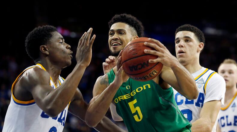 Oregon’s Tyler Dorsey (5) drives to the basket against UCLA’s Aaron Holiday (3) and Lonzo Ball (2) in the second half at Pauley Pavilion in Los Angeles on Thursday, Feb. 9, 2017. (Gary Coronado/Los Angeles Times/TNS)