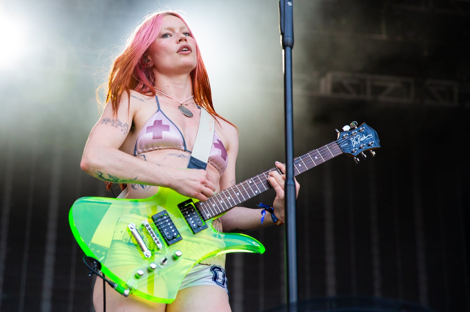 Atlanta, Ga. — British indie rockers Wet Leg drew a huge crowd on Sunday evening, Sept. 21, 2025, at Piedmont Park. Lead singer Rhian Teasdale showed why she’s become a standout star over the past year. (RYAN FLEISHER FOR THE ATLANTA JOURNAL-CONSTITUTION)