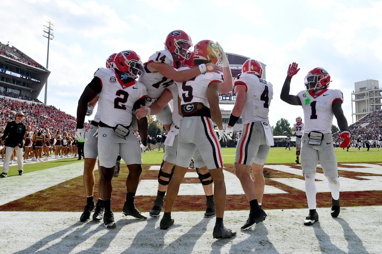Georgia's offense piled up big plays while the defense shut down Mississippi State after the first drive in a dominant 41-21 win. (Hyosub Shin/AJC)