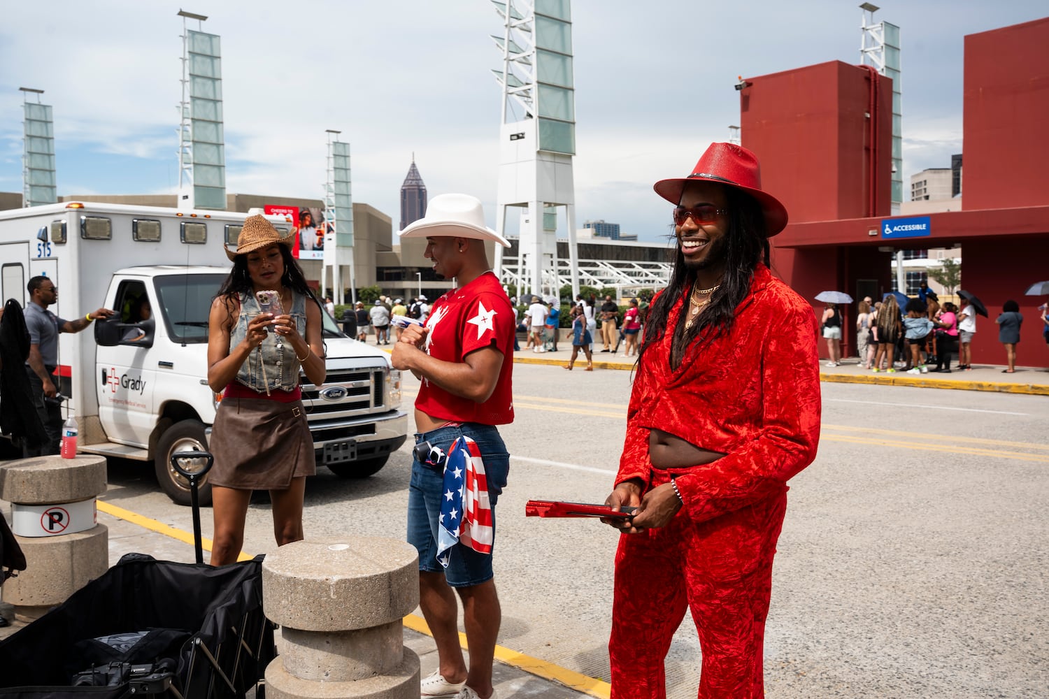 PHOTOS: Beyonce fans saddle up for 4-day Atlanta Cowboy Carter Tour stop