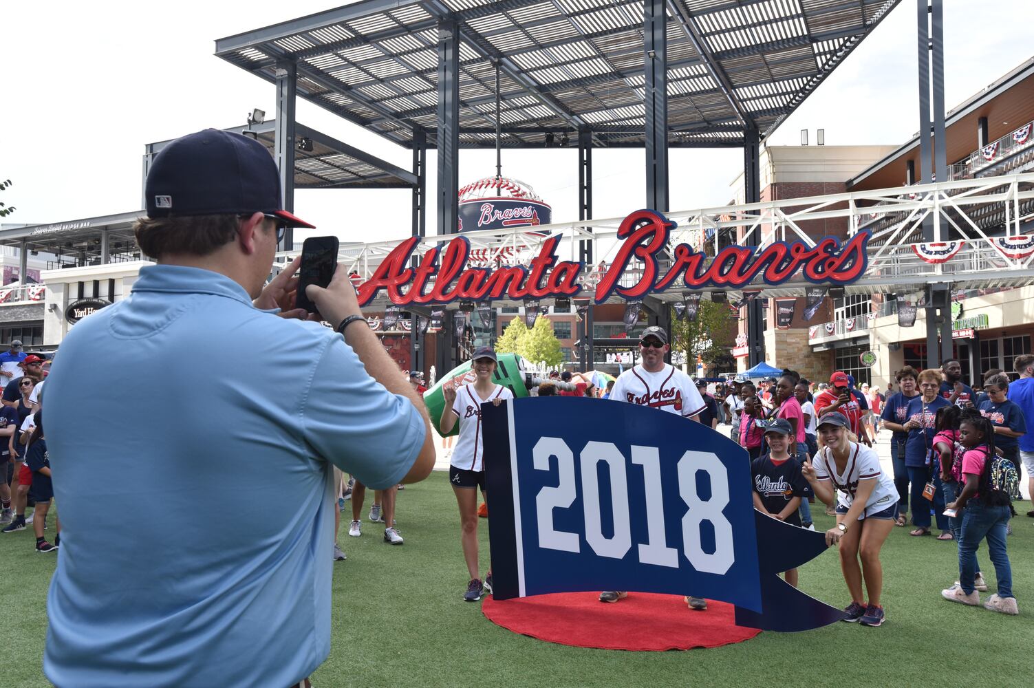 Braves-Dodgers: The scene at SunTrust Park