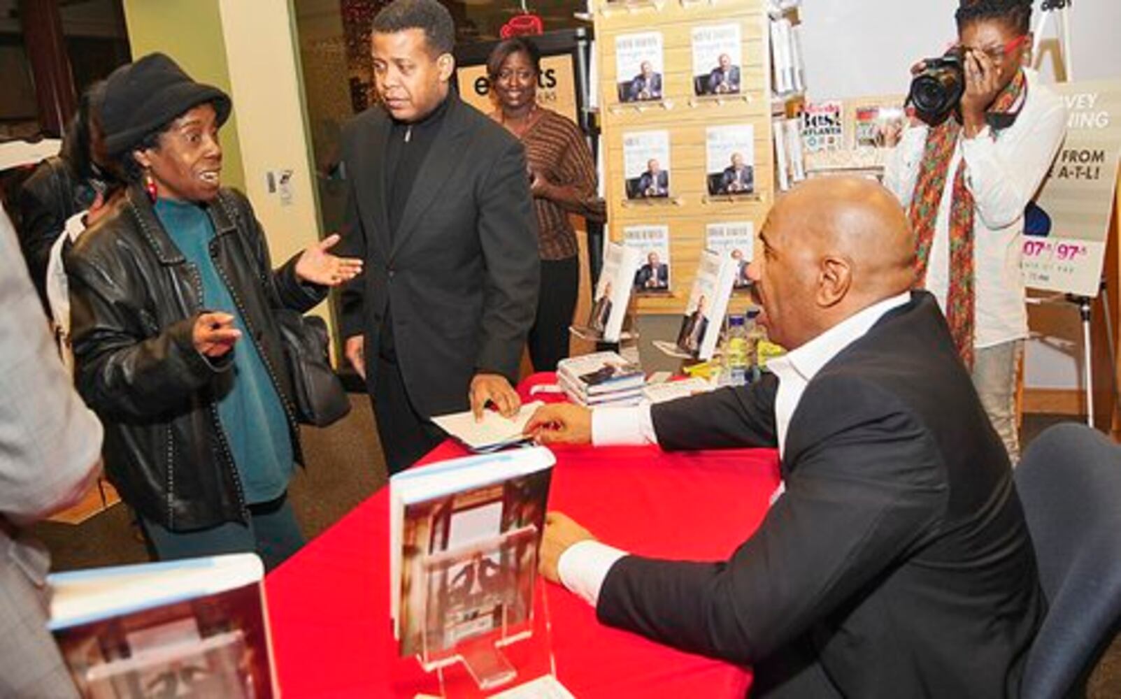 Steve Harvey signs his book 'Straight Talk, No Chaser'