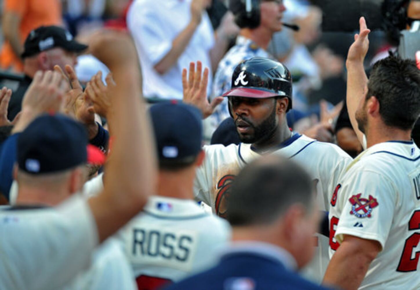 Braves wear new uniforms against Brewers