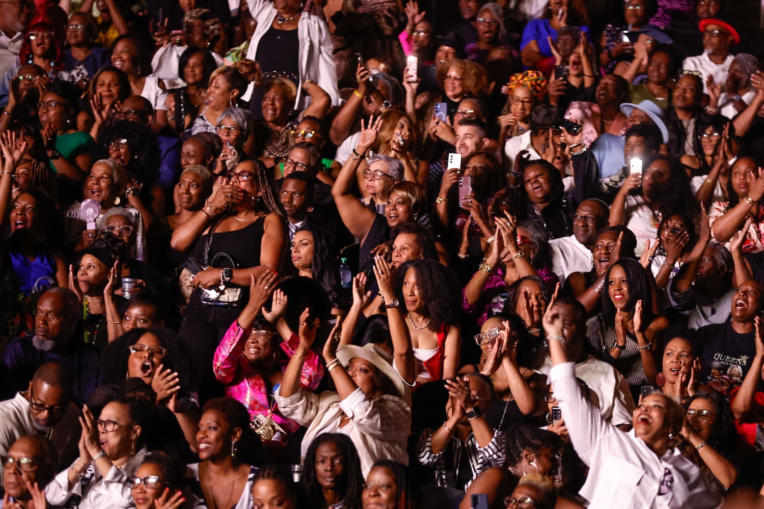 QUEENS TOUR
