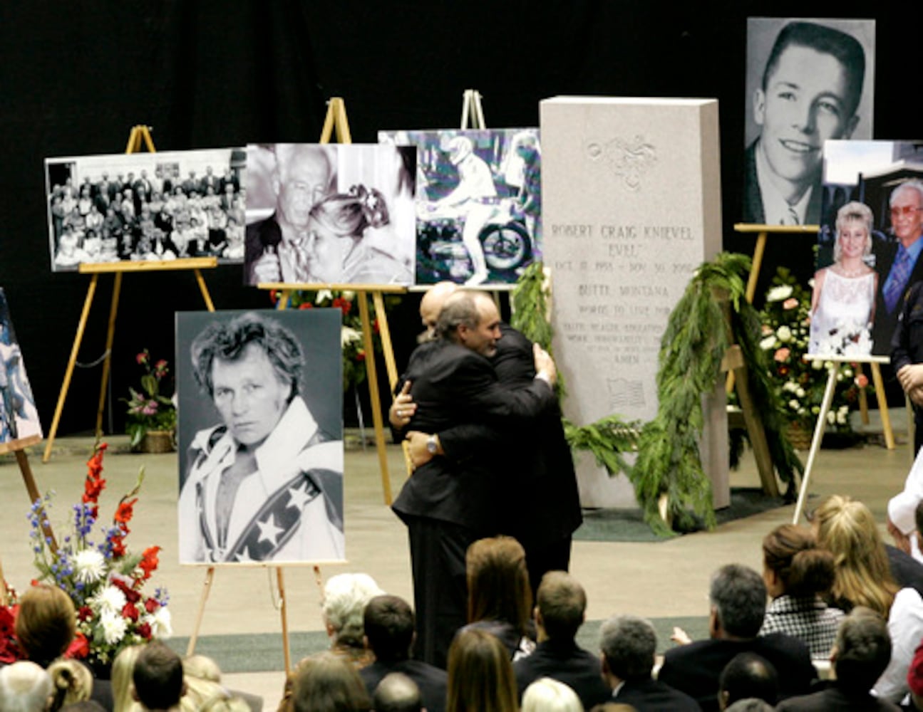 Public pays tribute to Evel Knievel