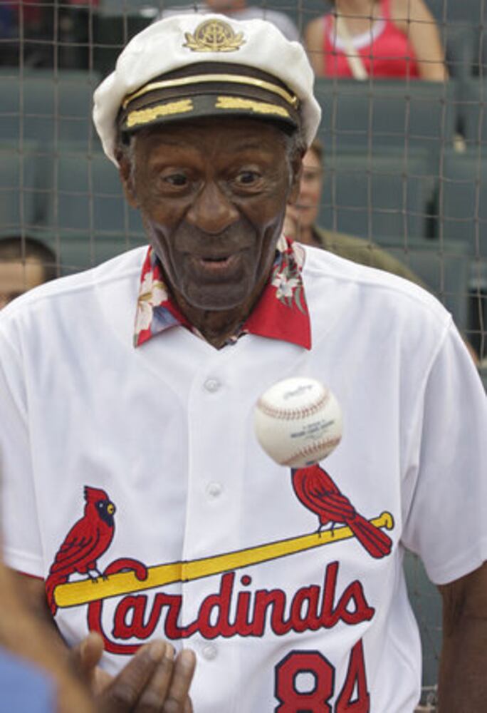Chuck Berry statue unveiled in Missouri