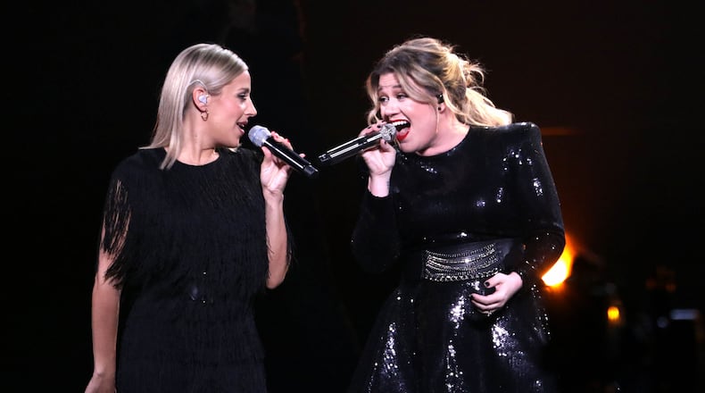 Kelly Clarkson with backup singer Jessi Collins.