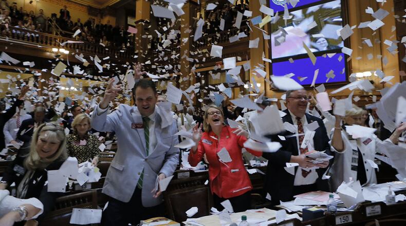 Georgia legislators worked late past midnight before bringing an end to the 2017 legislative session. BOB ANDRES / BANDRES@AJC.COM