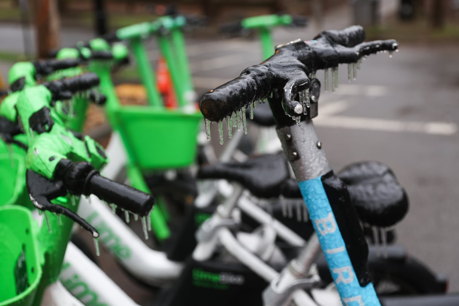 First wave of ice storm in Georgia tapers off, but more to come