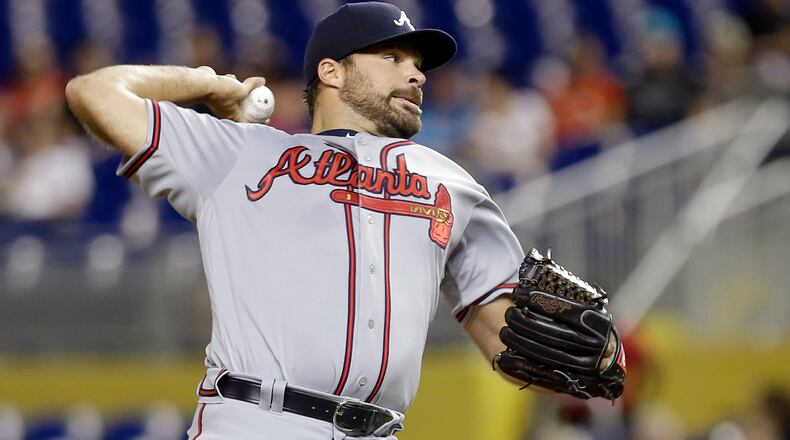 Josh Collmenter, who impressed in three late-season starts for the Braves, was re-signed to a one-year deal Monday. (AP Photo/Alan Diaz)