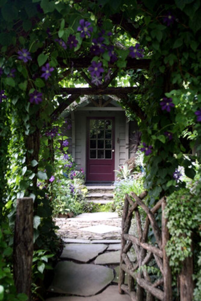 Linger in this Virginia-Highland garden