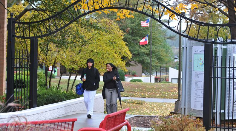 Students walk on the Atlanta Metropolitan State College. AJC FILE PHOTO