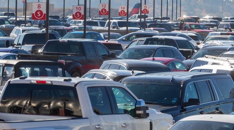 The South terminal hourly parking deck is full as passengers are dropped off and picked up at Hartsfield-Jackson Atlanta International Airport on Wednesday, Nov. 24, 2021. (Steve Schaefer for the AJC)