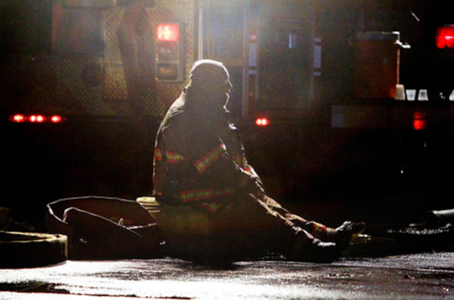 One dead in Riverdale apartment fire
