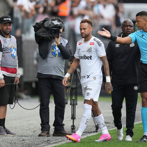 Santos' Neymar leaves the field after being substituted during a Brazilian Championship soccer match against Coritiba in Sao Paulo, Sunday, May 17, 2026. (AP Photo/Andre Penner)