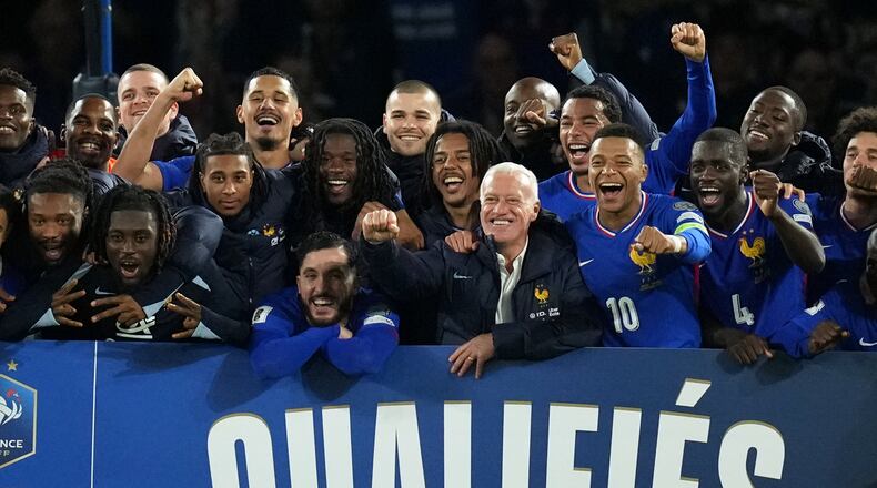 Players on the French national team celebrate after wining a World Cup 2026 group D qualifying soccer match against Ukraine in Paris, Thursday, Nov. 13, 2025. (AP Photo/Christophe Ena)