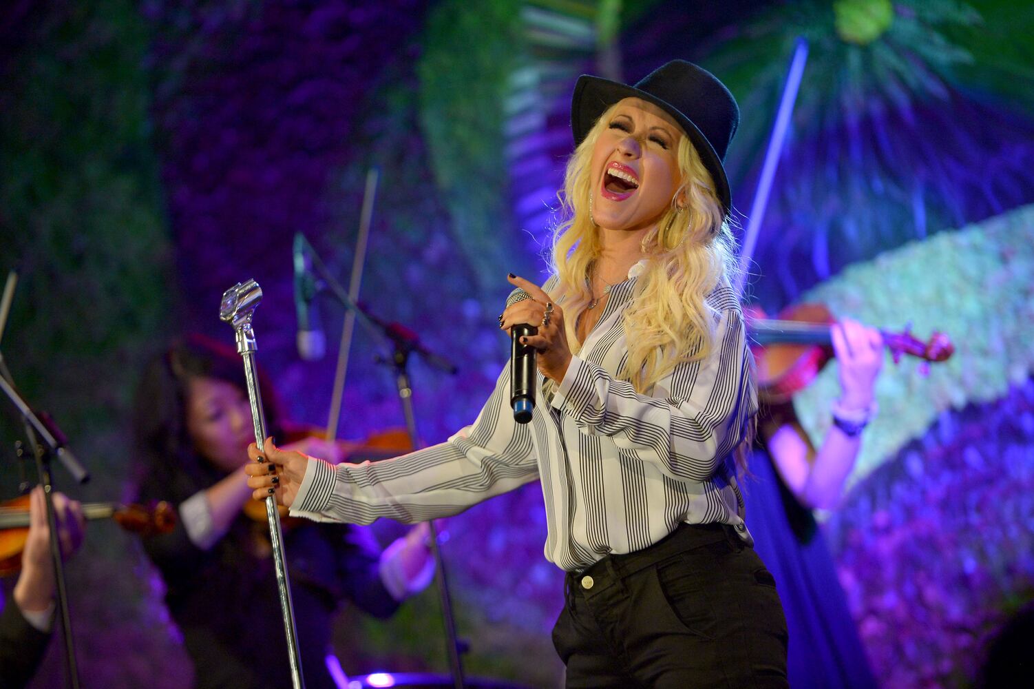 In 2009 fans were accusing Christina of ripping off Gaga’s look. The two pop stars shared a curiously similar taste in hairstyles and stage wardrobes. Christina denied that she even knew who Gaga was.