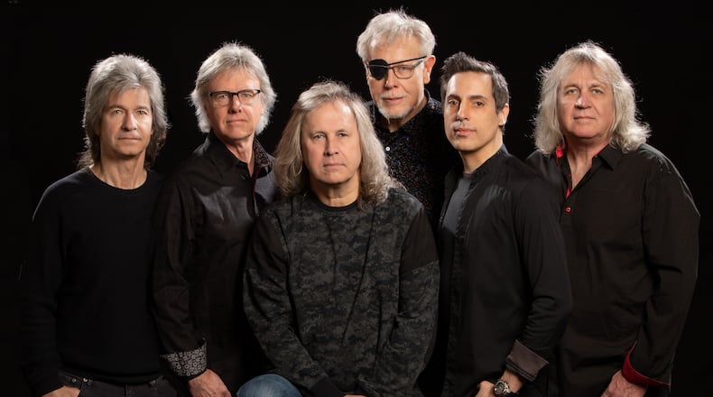 Kansas, 2022 edition (L-R): David Ragsdale, Phil Ehart, Ronnie Platt, Richard Williams, Tom Brislin, Billy Greer. Photo Credit Emily Butler Photography