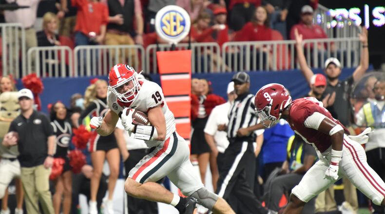 December 4, 2021 Atlanta - Georgia's tight end Brock Bowers (19) runs for a touchdown in the fourth quarter during the Southeastern Conference championship NCAA college football game at during the Southeastern Conference championship NCAA college football game at Mercedes-Benz Stadium in Atlanta on Saturday, December 4, 2021. Alabama won 41-24 over Georgia. (Hyosub Shin / Hyosub.Shin@ajc.com)
