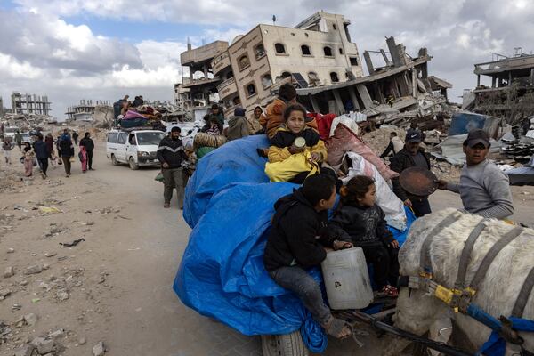 
                        Displaced Palestinians flee with their belongings after the Israeli government issued warnings to evacuate their homes, in Gaza City on Thursday, March 20, 2025. Prime Minister Benjamin Netanyahu of Israel and President Donald Trump have been mirroring each other as they go to war with their own governments, according to a New York Times analysis. (Saher Alghorra/The New York Times)
                      
