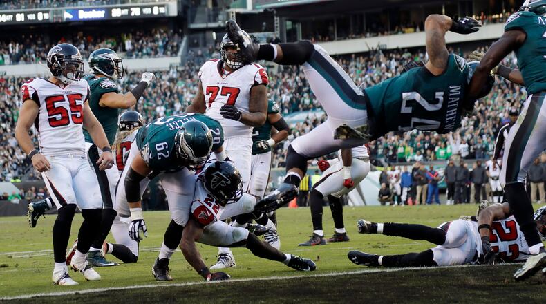 Philadelphia Eagles' Ryan Mathews (24) scores a touchdown during the second half of an NFL football game against the Atlanta Falcons, Sunday, Nov. 13, 2016, in Philadelphia. (AP Photo/Michael Perez)