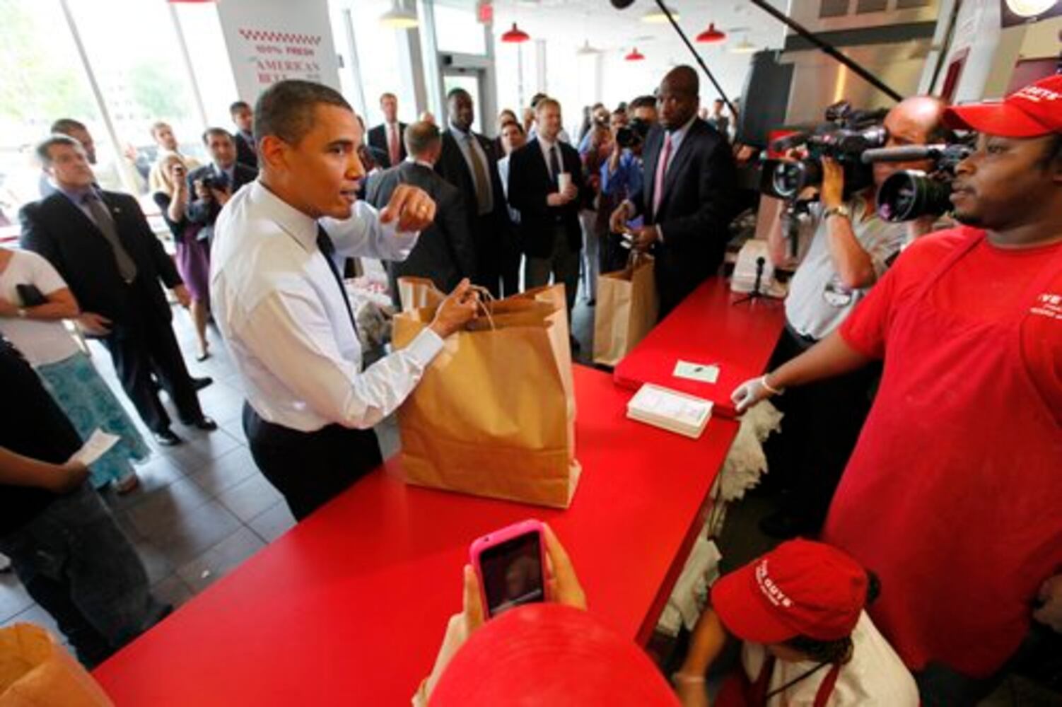 Obama gets a burger for lunch