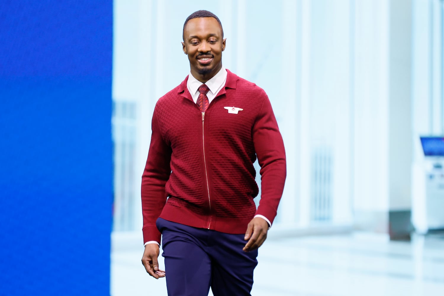 Delta unveils new employee uniform 